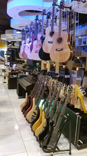 Second hand guitar Dubai