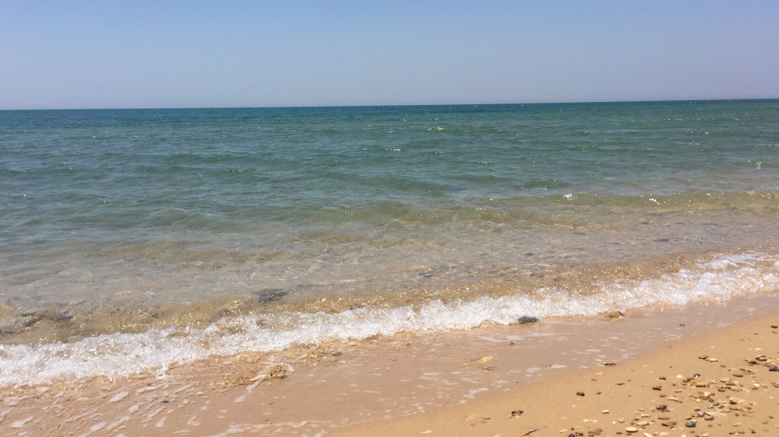 Rezora beach的照片 带有碧绿色水表面