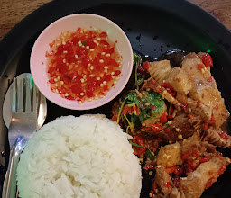 ข้าวเปียกน้ำใส ขาไก่ซุปเปอร์ photo