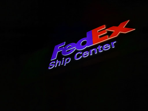 Shipping and Mailing Service «FedEx Ship Center», reviews and photos, 4220 N Atlantic Blvd, Auburn Hills, MI 48326, USA