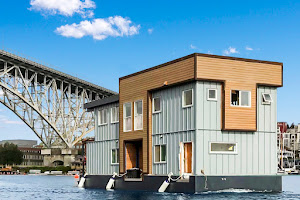 Steady Floats - Houseboat Builder