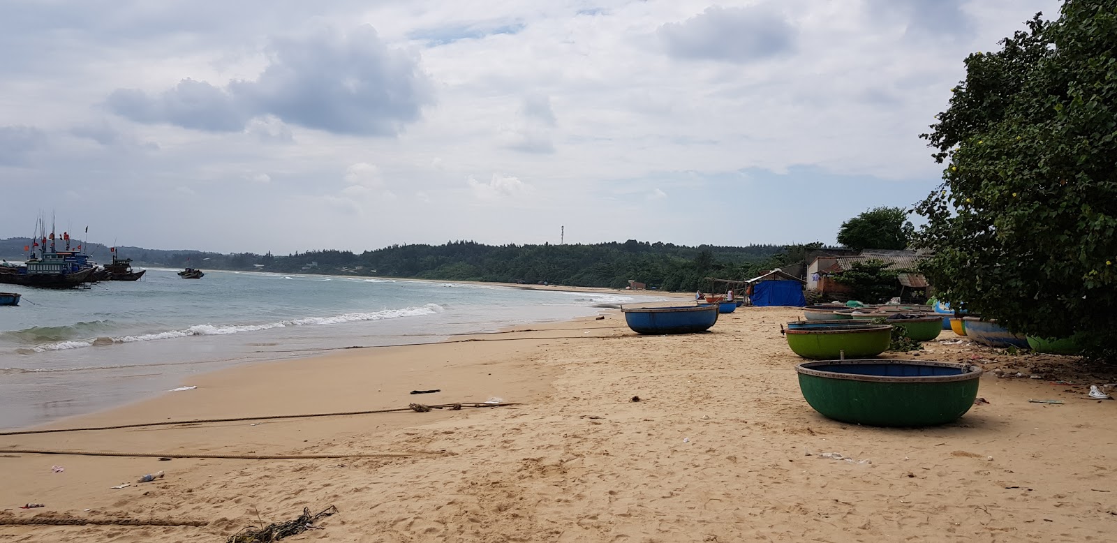 Foto de Phuoc  Thien Beach con recta y larga