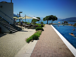 Strandbad Seewalchen'in fotoğrafı uçurumlarla desteklenmiş
