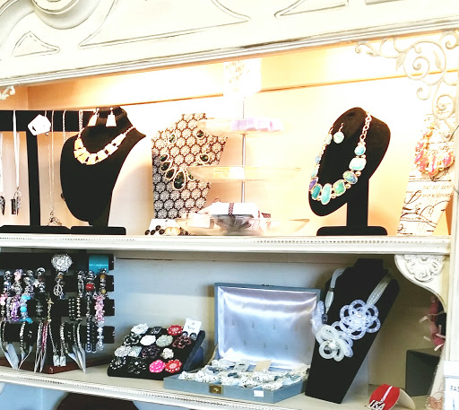 Shipping Service «All About Mail & Gifts», reviews and photos, 33470 SW Chinook Plaza, Scappoose, OR 97056, USA