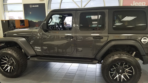 Car Dealer «Falls Chrysler Jeep Dodge», reviews and photos, 4100 State Rd, Cuyahoga Falls, OH 44223, USA