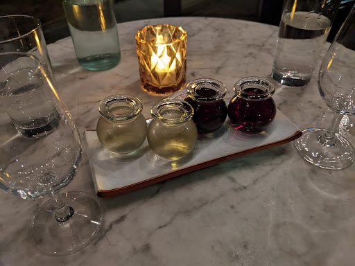 Wine Bar «Venice Beach Wines», reviews and photos, 529 Rose Ave, Venice, CA 90291, USA