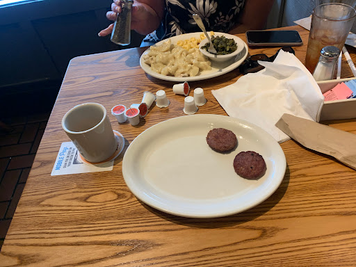 American Restaurant «Cracker Barrel Old Country Store», reviews and photos, 200 Cracker Barrel Dr, Clarksville, TN 37040, USA