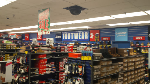 Sporting Goods Store «Big 5 Sporting Goods», reviews and photos, 3214 Ming Ave, Bakersfield, CA 93304, USA
