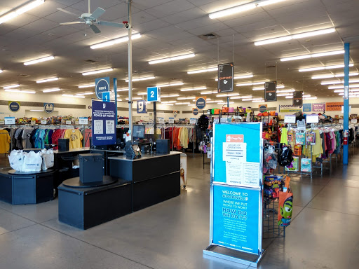 Thrift Store «Thunderbird & Dysart Goodwill Retail Store & Donation Center», reviews and photos, 13055 W Thunderbird Rd, El Mirage, AZ 85335, USA