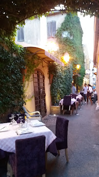 Atmosphère du Restaurant L'Auberge des Maures à Saint-Tropez - n°3