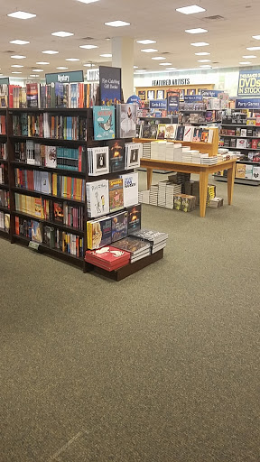 Book Store «Barnes & Noble», reviews and photos, 13131 Ridgedale Dr, Minnetonka, MN 55305, USA