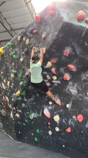 Rock Climbing Gym «Hangar 18 Indoor Climbing Gym - Riverside», reviews and photos, 6935 Arlington Ave, Riverside, CA 92503, USA