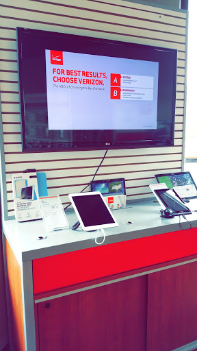 Cell Phone Store «Verizon Authorized Retailer - A Wireless», reviews and photos, 325 Clydesdale Trail #400, Medina, MN 55340, USA