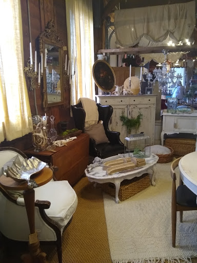 Antique Furniture Store «Hip and Humble», reviews and photos, 401 E Main St, Berryville, VA 22611, USA
