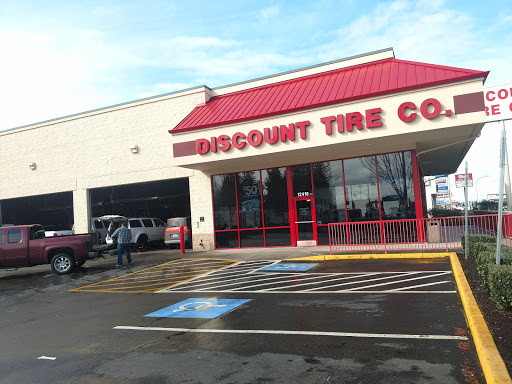 Tire Shop «Discount Tire», reviews and photos, 12410 S Meridian, Puyallup, WA 98373, USA