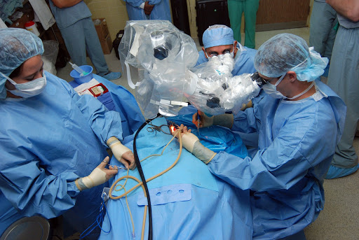 Arkadiusz Kuna - Marten's Clinic - Plastic Surgeon