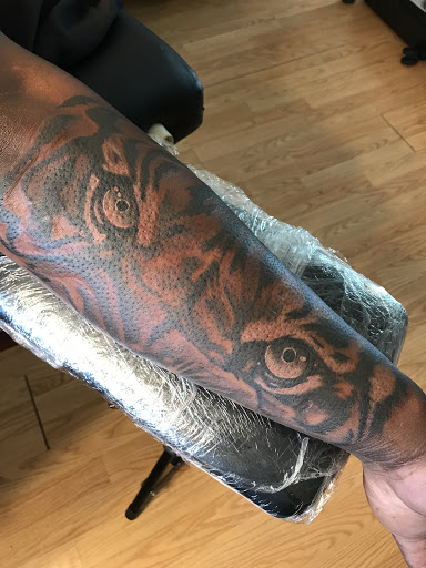 Tattoo Shop «Urban Empire Tattoo», reviews and photos, 6100 Channingway Blvd, Columbus, OH 43232, USA