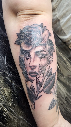 Explore minimalist cat tattoo ideas, creative tattoo ideas in Lewiston, available at Walkins tattoos studio