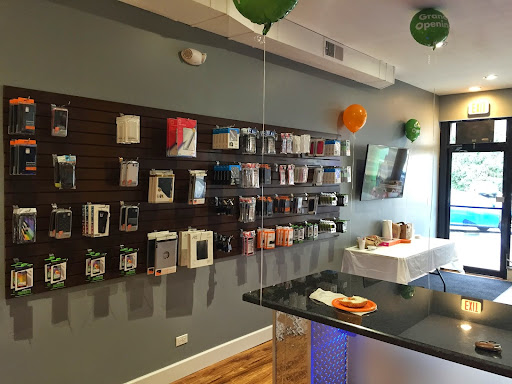 Electronics Repair Shop «Cellfone MD - cell phone repair», reviews and photos, 7637 N Milwaukee Ave, Niles, IL 60714, USA
