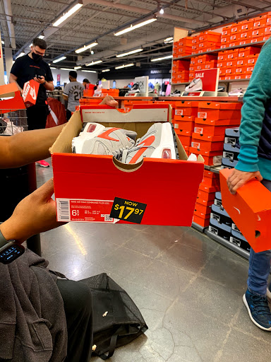 Sporting Goods Store «Nike Clearance Store», reviews and photos, 40-24 College Point Blvd, Flushing, NY 11354, USA