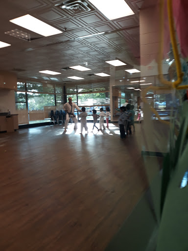 Recreation Center «Mustang Park Recreation Center», reviews and photos, 2223 Kinwest Pkwy, Irving, TX 75063, USA