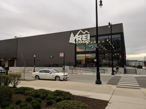 Camping Store «REI», reviews and photos, 1466 N Halsted St, Chicago, IL 60642, USA