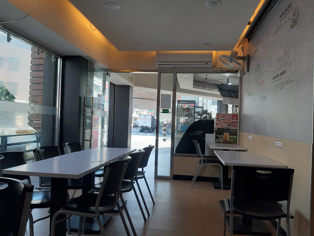 85度C咖啡蛋糕飲料麵包-台南關廟店 的照片