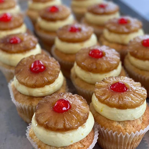 Cupcake Shop «Smallcakes: A Cupcakery of Naperville», reviews and photos, 115 E Ogden Ave #119, Naperville, IL 60563, USA