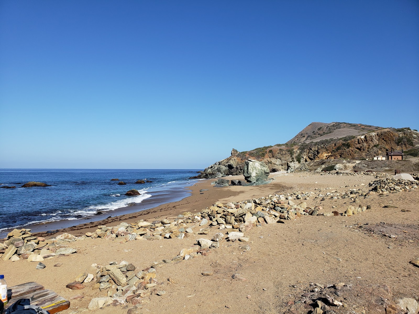 Fotografija Parsons Landing beach z sivi kamenček površino
