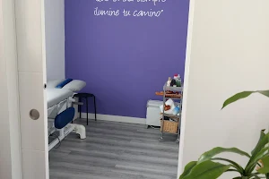 FISIHOLISTIC Centro de FISIOTERAPIA ,Osteopatía, Maderoterapia, PILATES y Logopedia en Hortaleza image