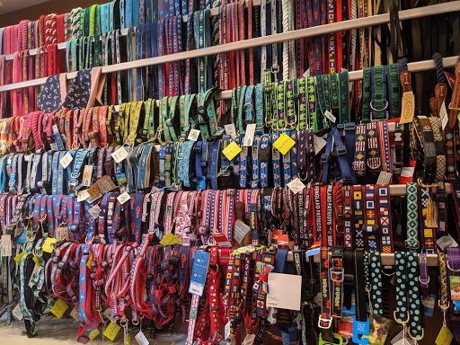 Pet Supply Store «The Fish & Bone, Boston MA», reviews and photos, 217 Newbury St, Boston, MA 02116, USA