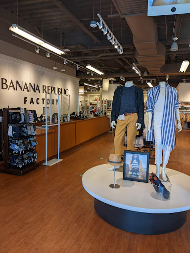 Clothing Store «Banana Republic Factory Store», reviews and photos, 261 W 125th St, New York, NY 10027, USA