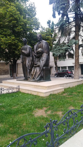 Grupul statuar Școala Ardeleană din Cluj