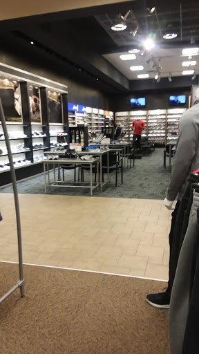 Sporting Goods Store «SCHEELS», reviews and photos, 2800 S Columbia Rd, Grand Forks, ND 58201, USA