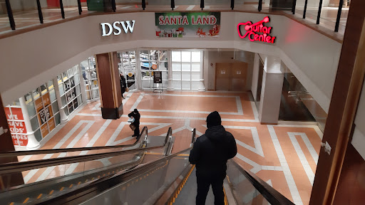 Shoe Store «DSW Designer Shoe Warehouse», reviews and photos, 139 Flatbush Ave, Brooklyn, NY 11217, USA