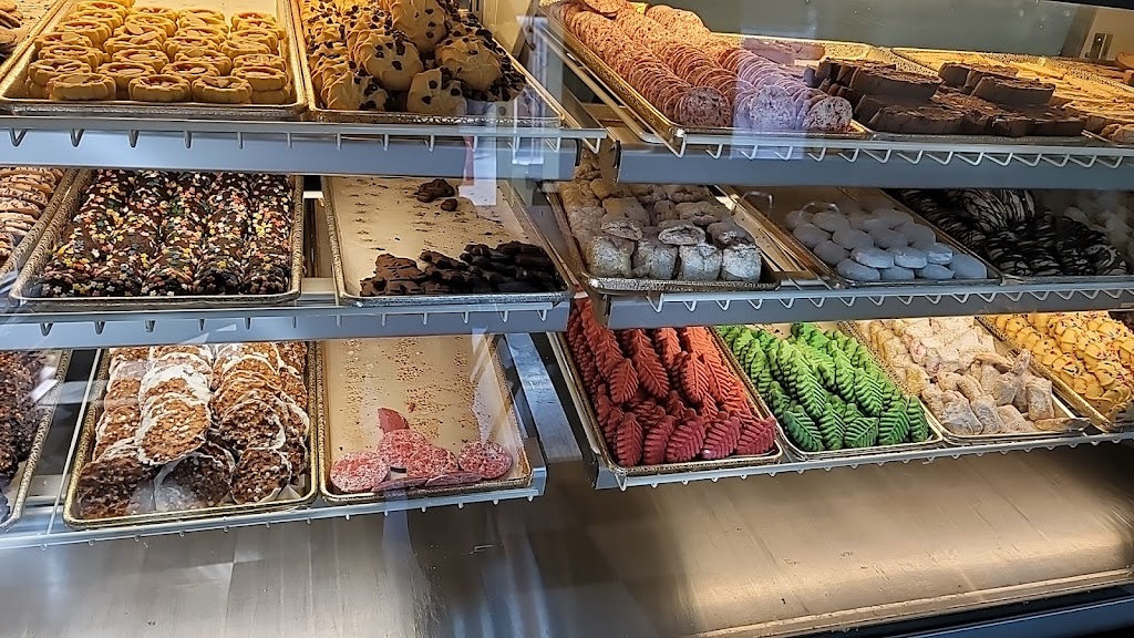 Family's Bakery and Restaurant 06037