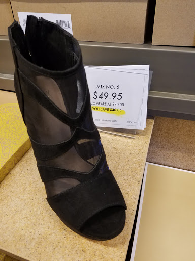 Shoe Store «DSW Designer Shoe Warehouse», reviews and photos, 6971 Grand Ave, Gurnee, IL 60031, USA