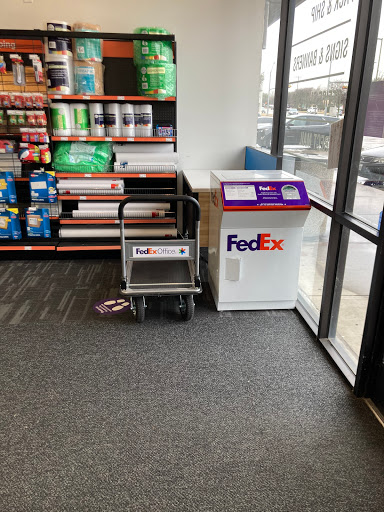 Print Shop «FedEx Office Print & Ship Center», reviews and photos, 1301 W Glade Rd Suite 168, Euless, TX 76039, USA