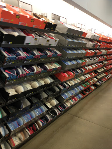 Clothing Store «Nike Factory Store», reviews and photos, 243 Tanger Dr Suite 243, Williamsburg, IA 52361, USA