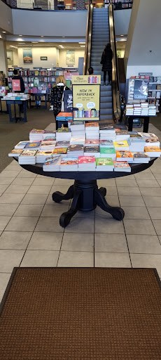 Barnes & Noble image
