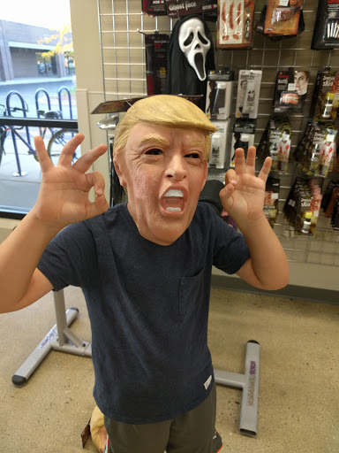 Thrift Store «Goodwill Store & Donation Center in Evanston», reviews and photos, 1916B Dempster St, Evanston, IL 60202, USA