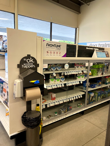 Pet Supply Store «Petco Animal Supplies», reviews and photos, 8161 Beverly Blvd, Los Angeles, CA 90048, USA