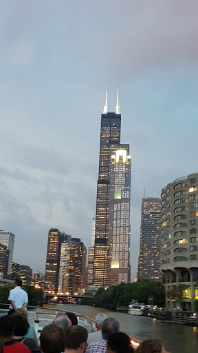 Movie Theater «ShowPlace ICON Theatres at Roosevelt Collection with ICON•X - Chicago», reviews and photos, 1011 S Delano Ct, Chicago, IL 60605, USA