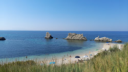 Foto von Artolithia beach mit sehr sauber Sauberkeitsgrad