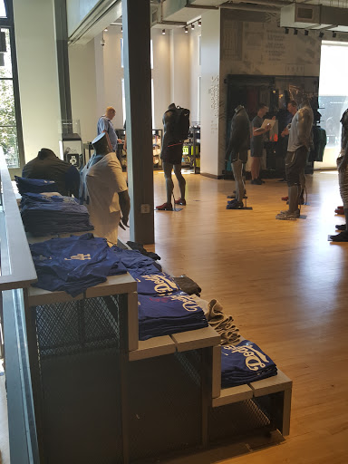 Clothing Store «Nike The Grove», reviews and photos, 189 The Grove Dr, Los Angeles, CA 90036, USA