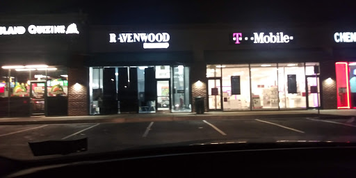 Shopping Mall «Ravenwood Shopping Center», reviews and photos, 910 Taylor Ave, Towson, MD 21286, USA