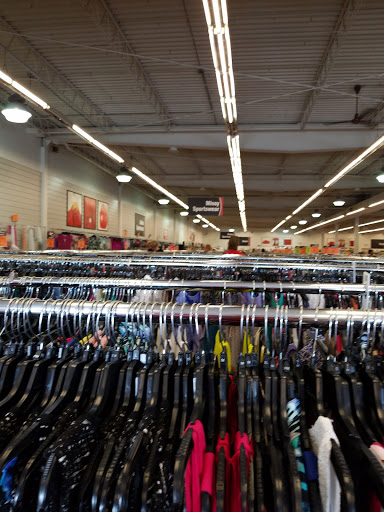Department Store «Boston Store Clearance Center», reviews and photos, 5659 S 27th St, Milwaukee, WI 53221, USA
