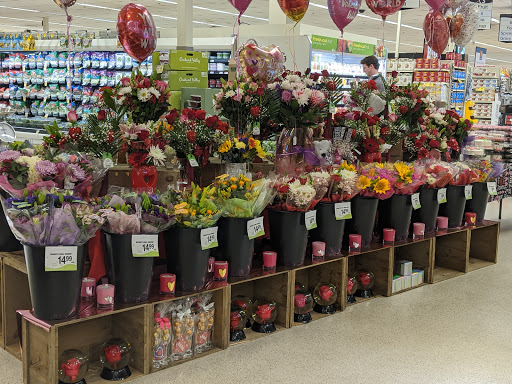 Shopping Mall «Aquidneck Shopping Centre», reviews and photos, 77 E Main Rd, Middletown, RI 02842, USA