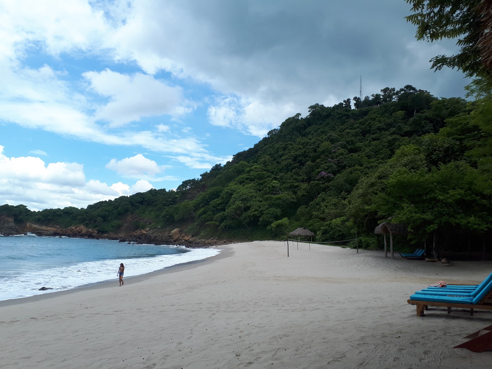 Foto de Praia Redonda apoiado por penhascos