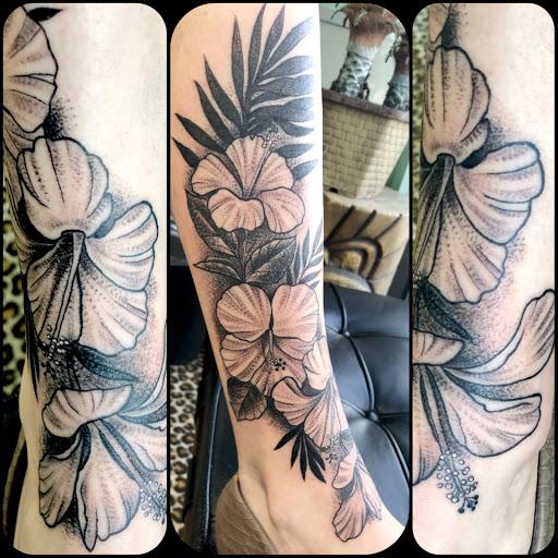 Tattoo Shop «Maximum Tattoo», reviews and photos, 20594 N Milwaukee Ave, Deerfield, IL 60015, USA